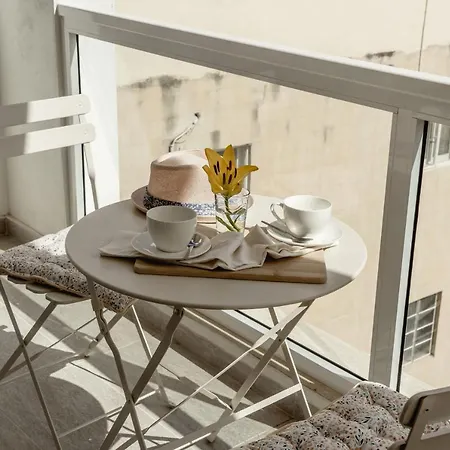Beautiful 2bdr In Center Sliema! Near Apartment *