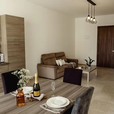 Beautiful 2bdr In Center Sliema! Near 斯利马
