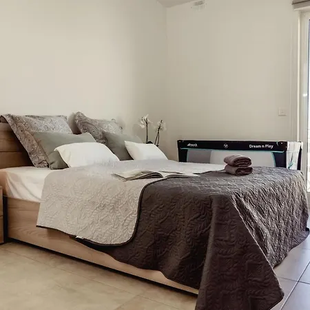 Beautiful 2bdr In Center Sliema! Near 公寓